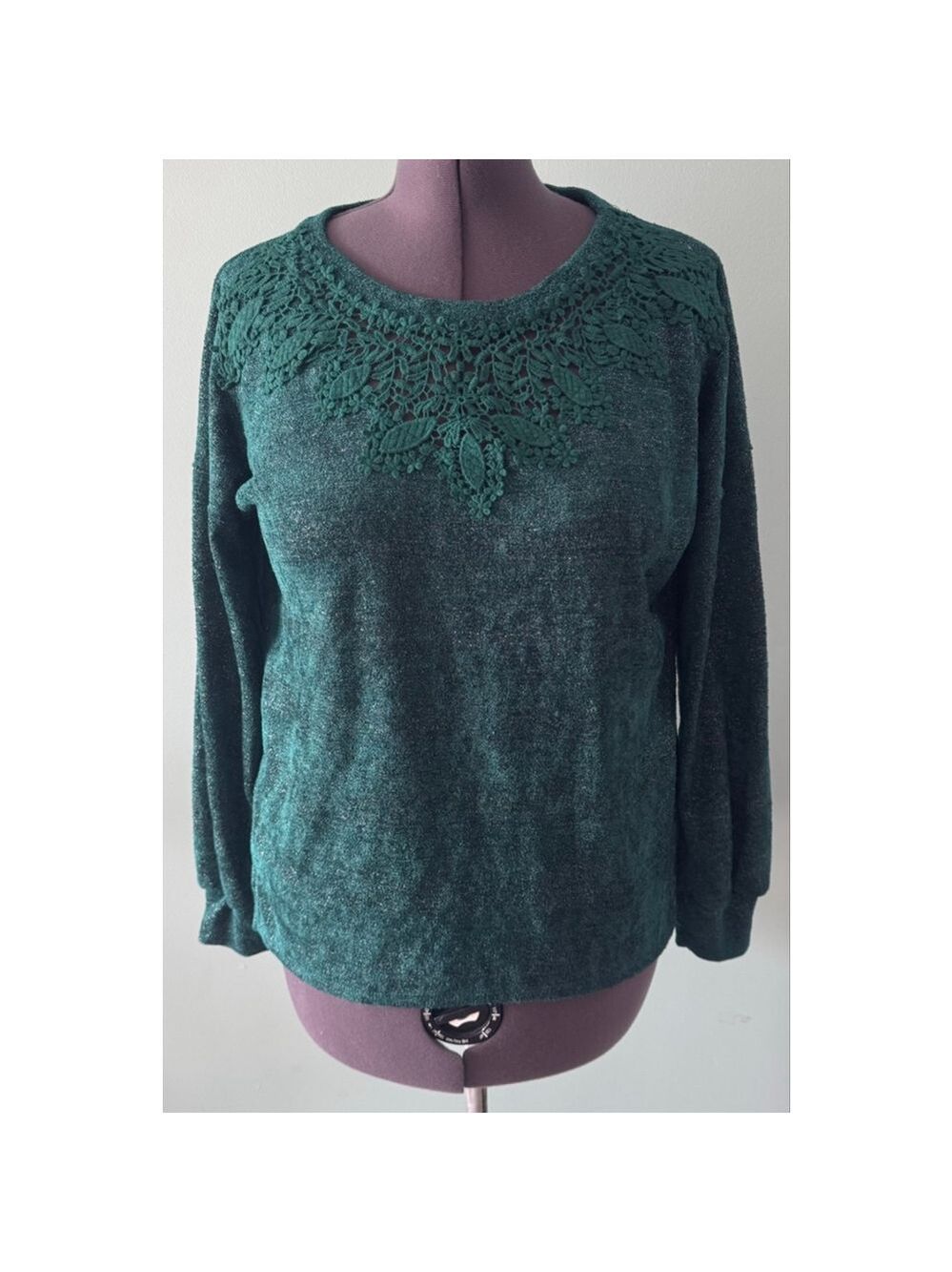 Women's Maurices Green Lace Trim Pullover Top Size M